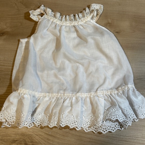Christian Dior Baby Top 2T White Lace Ruffle Eyelet Trim Vintage - Picture 8 of 9